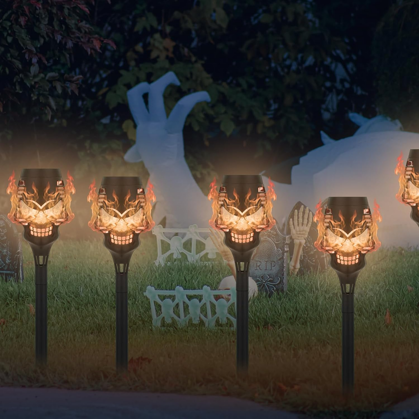 🔥Halloween Hot Sale💀Spooky Skulls Solar Torch Flame Lights👿