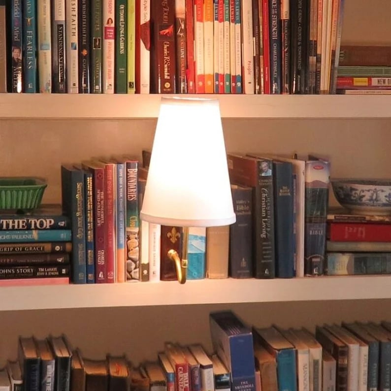 πThe "Classic" Literary Lamp - Battery Powered