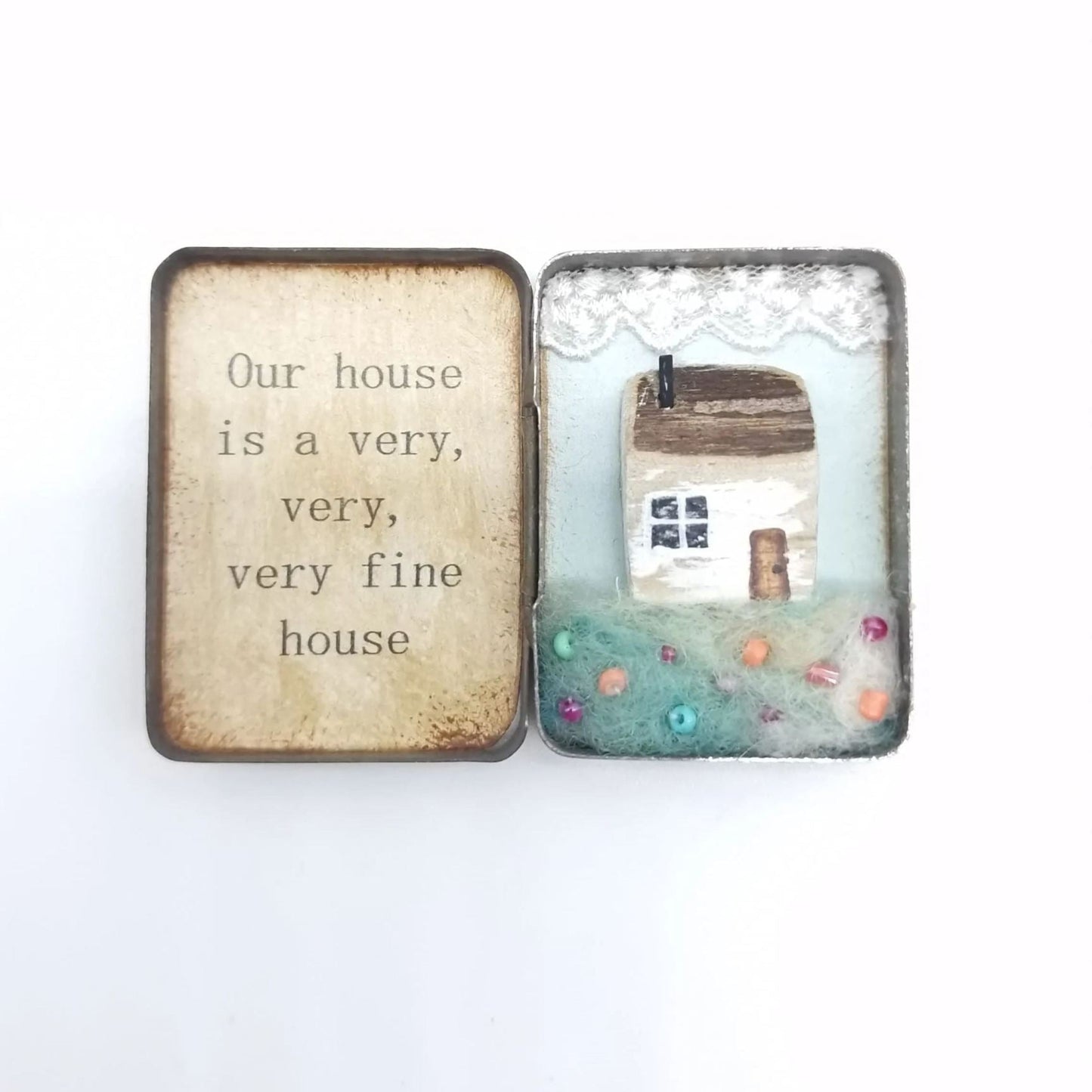 🏠Miniature Wooden House Scene In A Vintage Tin