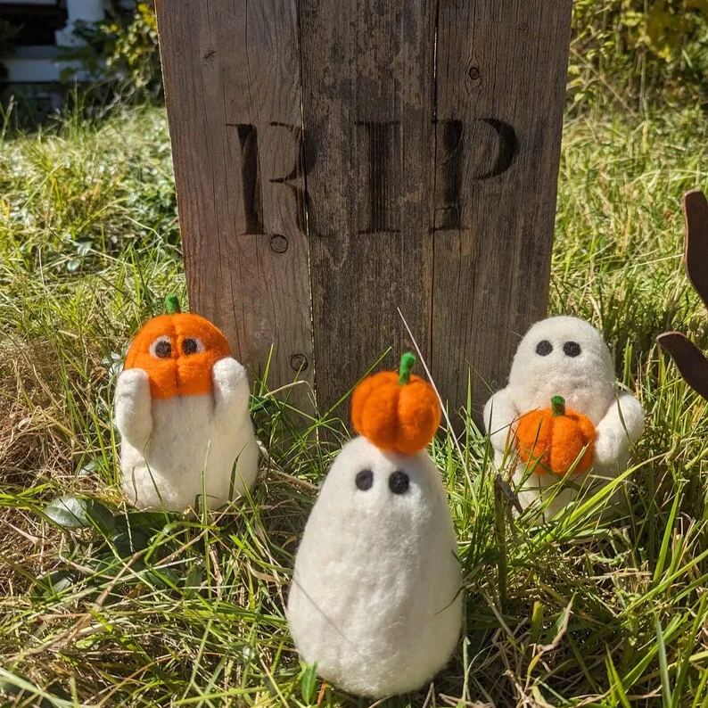 ๐๐ปWool Felted Ghost With Pumpkin