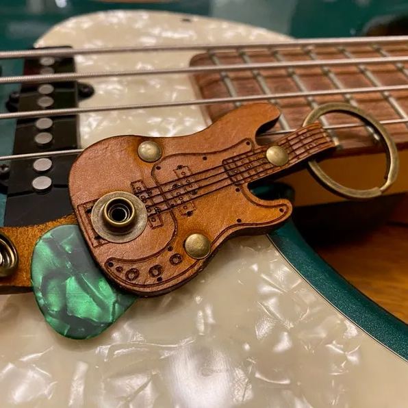 🎸Leather Guitar Pick Holder Keychain