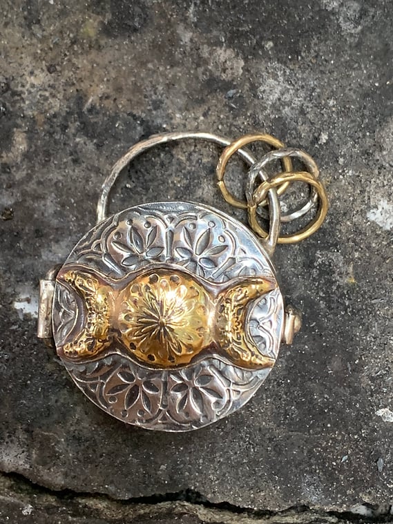 🔥LAST DAY 70% OFF -925 Silver Triple Moon & Tree of Life Locket