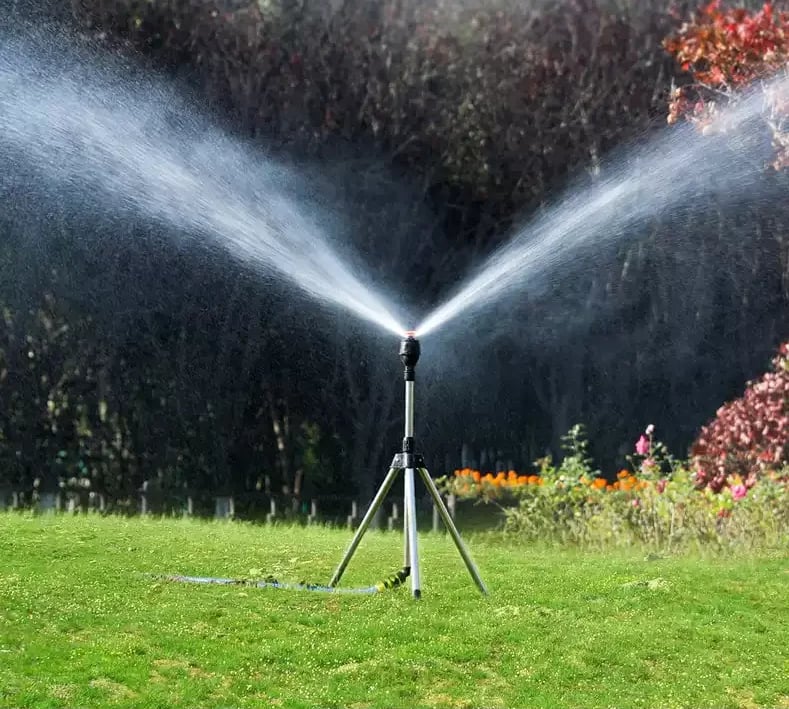 🎁Rotating Tripod Sprinkler
