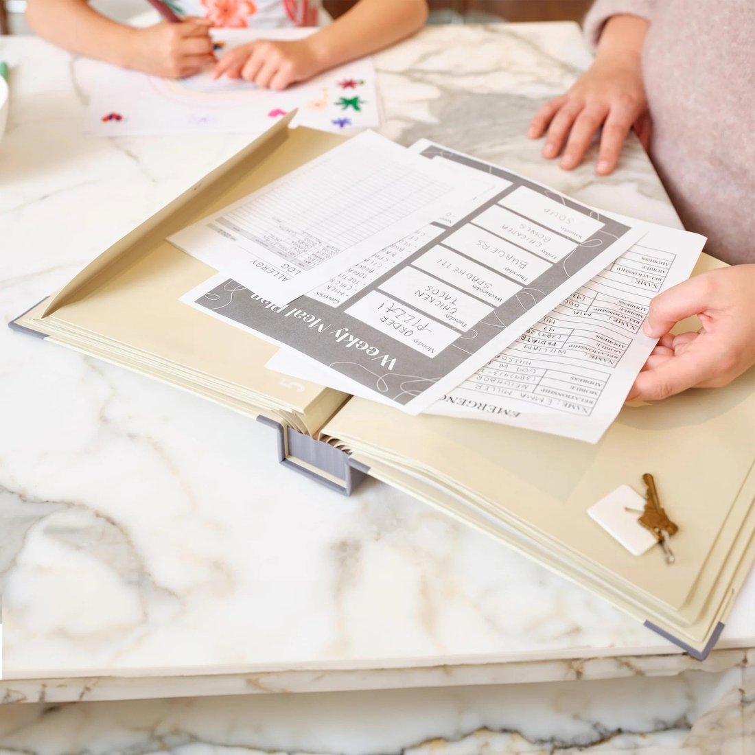 ❤BOTTOM PRICE TODAY!! ❤️"In Case I Go Missing" SUPER USEFUL BINDER❤️