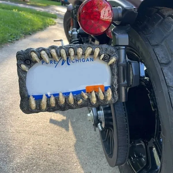 🤩Creature teeth license plate