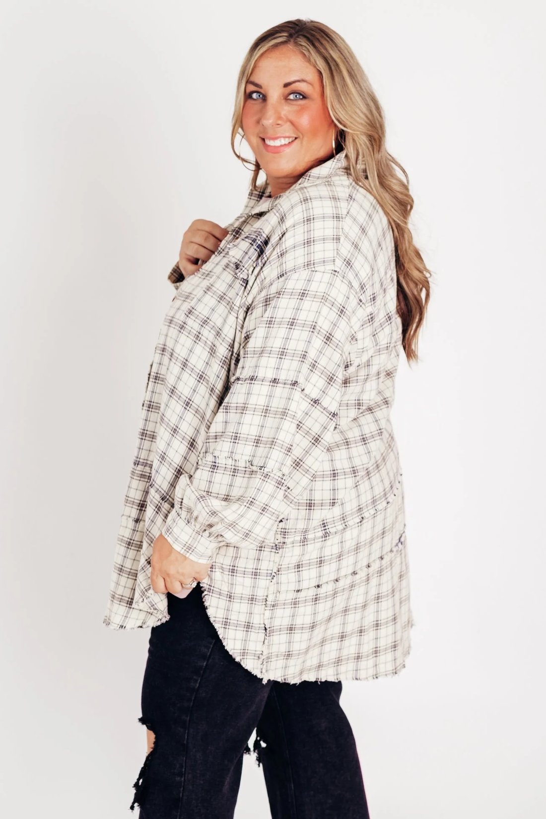 🔥Last 24 hours - 49% OFF👚Women's Seams Raw Edge Washed Over sized Shirt Jacket with Pockets