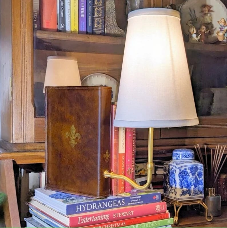 🎄The "Classic" Literary Lamp - Battery Powered