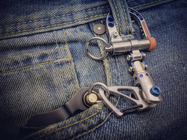 🔥Last Day 70% OFF🎁Handmade full metal cyberpunk keychain