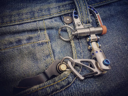 🔥Last Day 70% OFF🎁Handmade full metal cyberpunk keychain