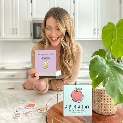 🔥LAST DAY SALE 50% OF - 2025 A Pun A Day Desktop Calendar🗓️🍑