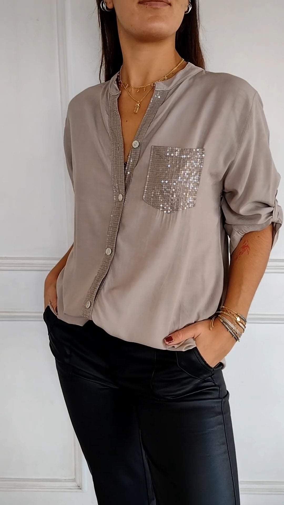 🔥2024 HOT SALE🔥Polyester V-neck Sequin Mid-sleeve Casual Top