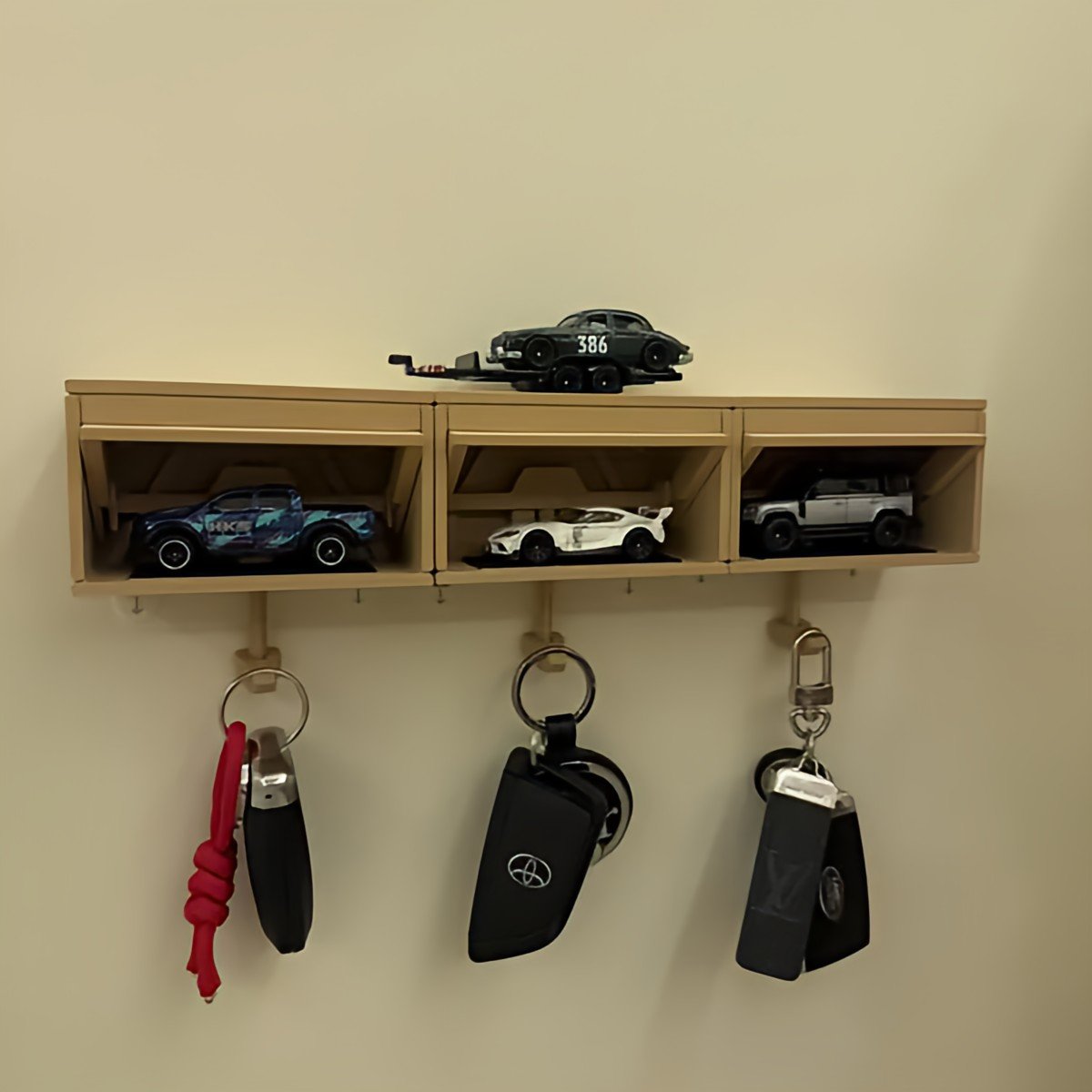 🔥Hot Sale 49% OFF🔥 🚗🔑Auto Garage Key Holder - Interactive Opening Door