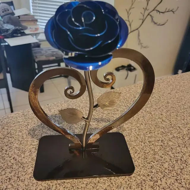 🌹Metal Rose with Heart-Shaped Stand💖
