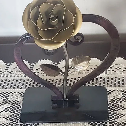 🌹Metal Rose with Heart-Shaped Stand💖