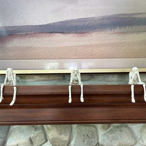 💀Sitting Skeleton Statue Skull Ornament