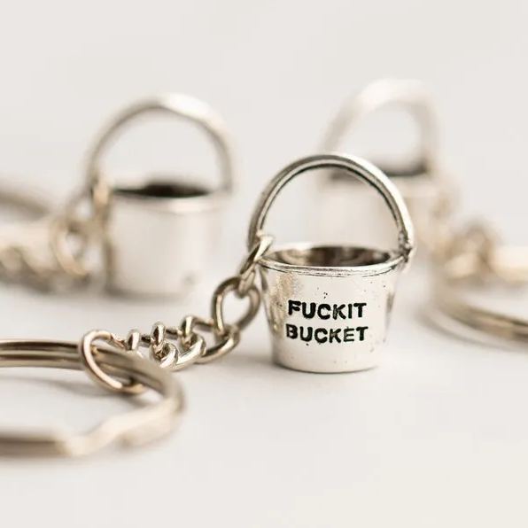 🔥Funny Metal Bucket Keychain - 🤣Fuck it Bucket