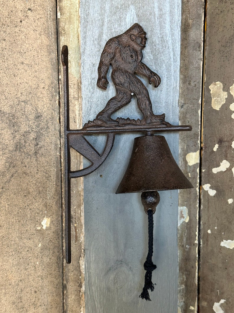 🦶🔔 Bigfoot Doorbell – The Only Guest Alert System That’s Elusively Effective