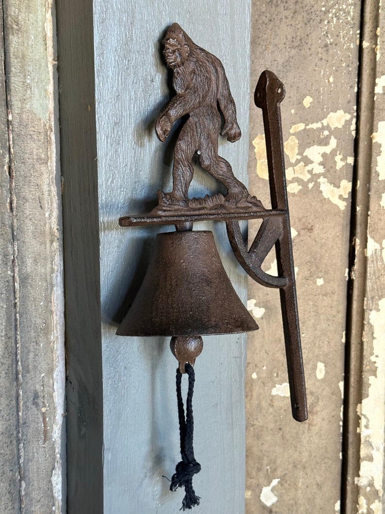 🦶🔔 Bigfoot Doorbell – The Only Guest Alert System That’s Elusively Effective