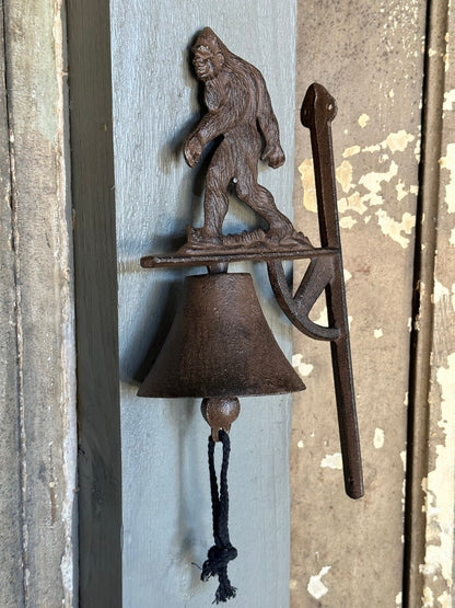 🦶🔔 Bigfoot Doorbell – The Only Guest Alert System That’s Elusively Effective