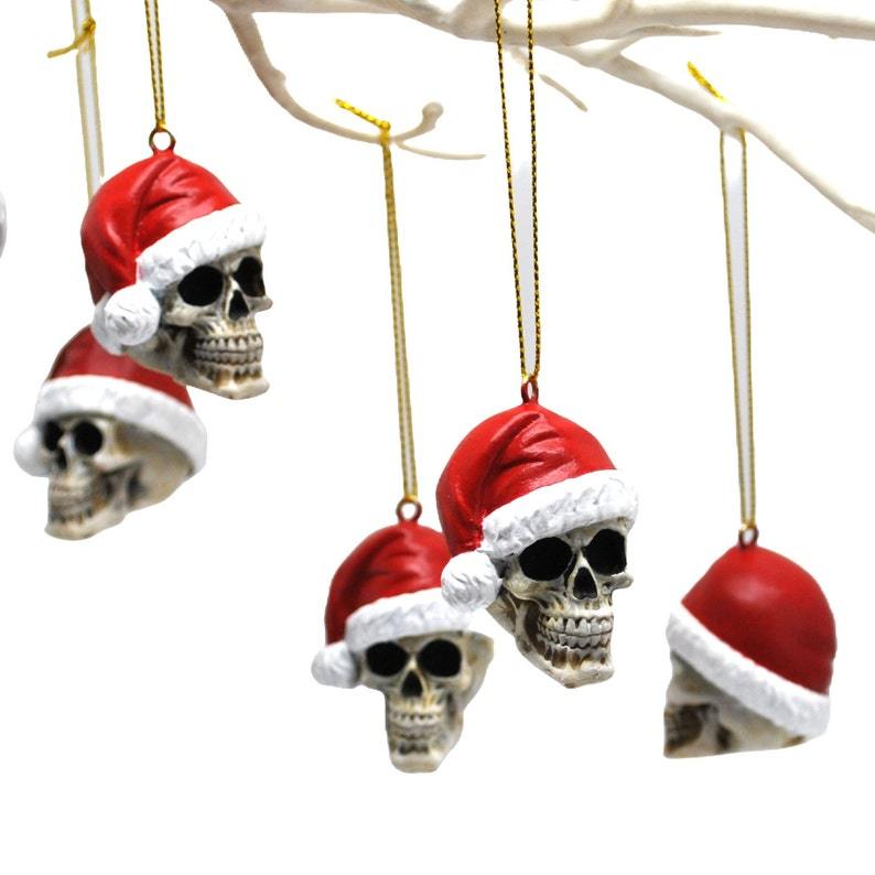 🎄The mysterious guardian of the festival——Christmas skull resin pendant☠️