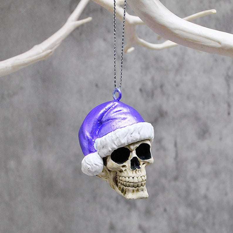 🎄The mysterious guardian of the festival——Christmas skull resin pendant☠️