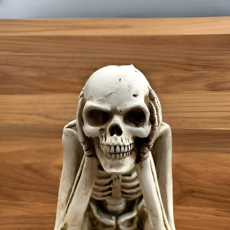 💀Sitting Skeleton Statue Skull Ornament