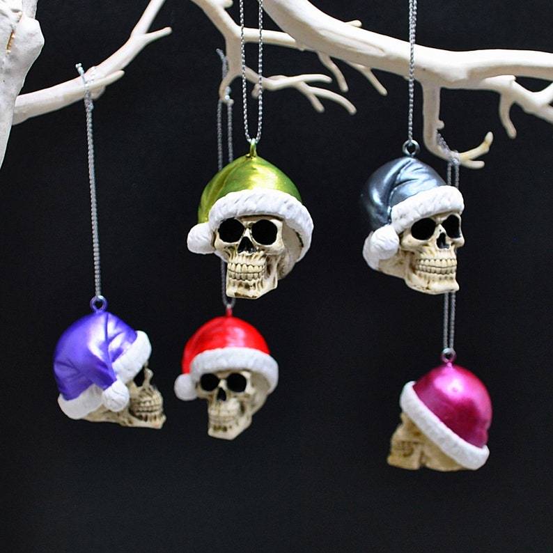 🎄The mysterious guardian of the festival——Christmas skull resin pendant☠️