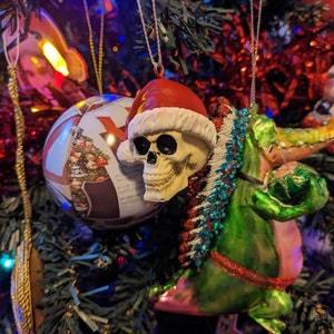🎄The mysterious guardian of the festival——Christmas skull resin pendant☠️