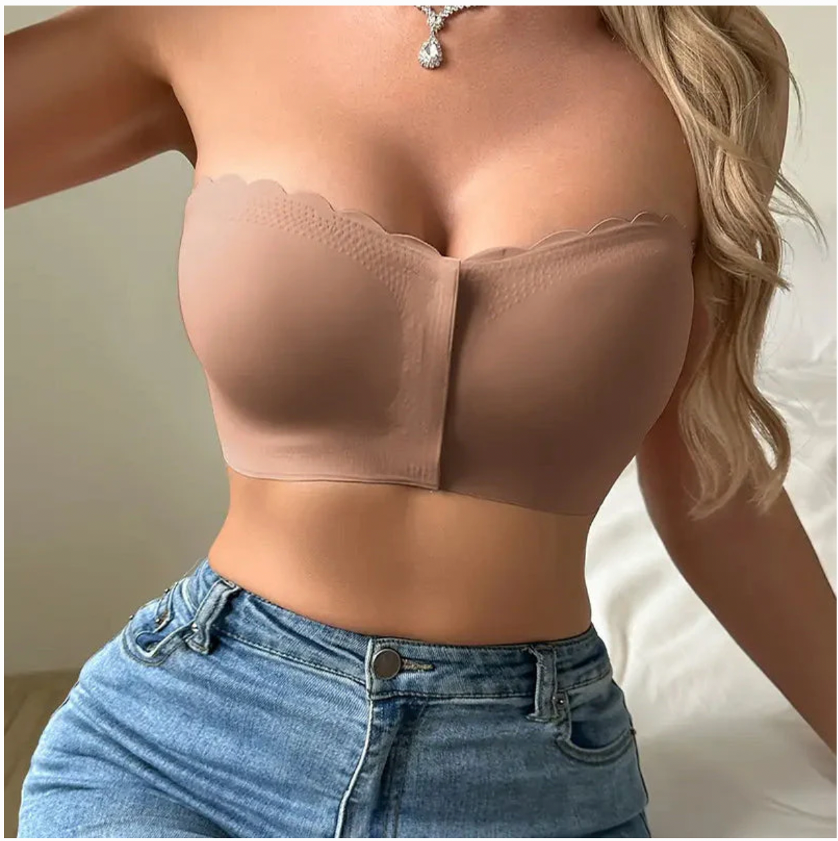 Seamless Front Closure Strapless Bandeau Bra – Comfort & Support All Day! 💖