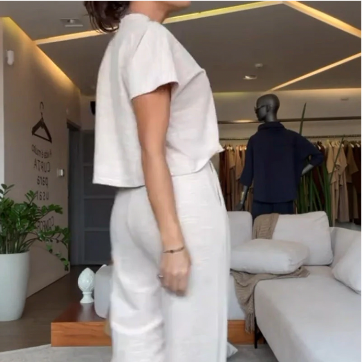 ⏳Limited time 50% off💥Women's two-piece set of plain short-sleeved tops and pants