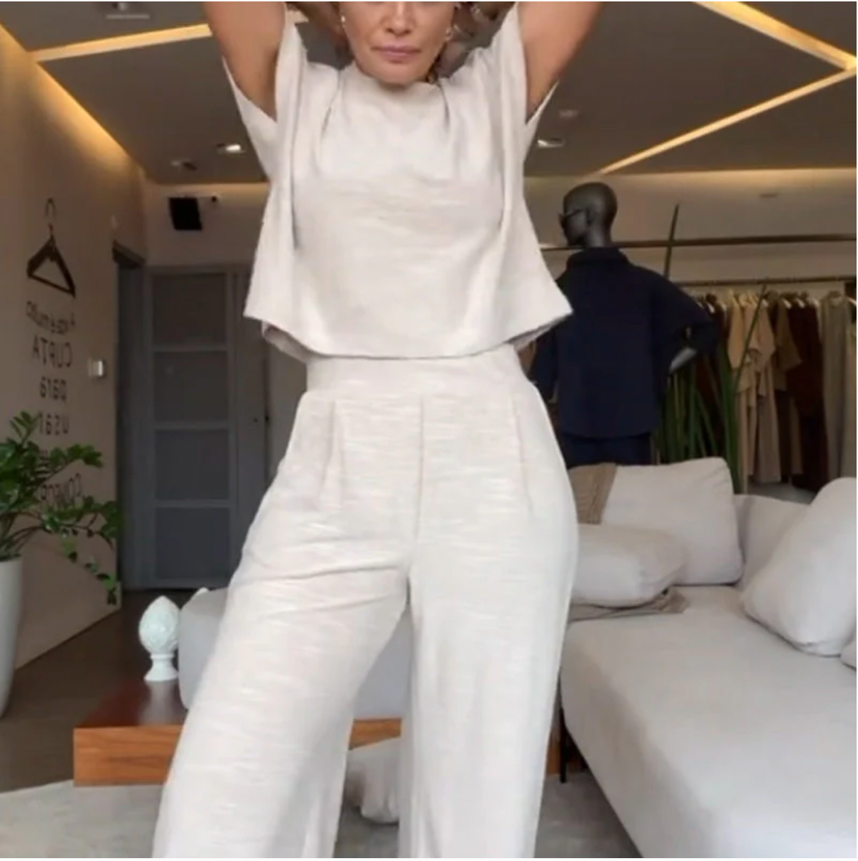 ⏳Limited time 50% off💥Women's two-piece set of plain short-sleeved tops and pants