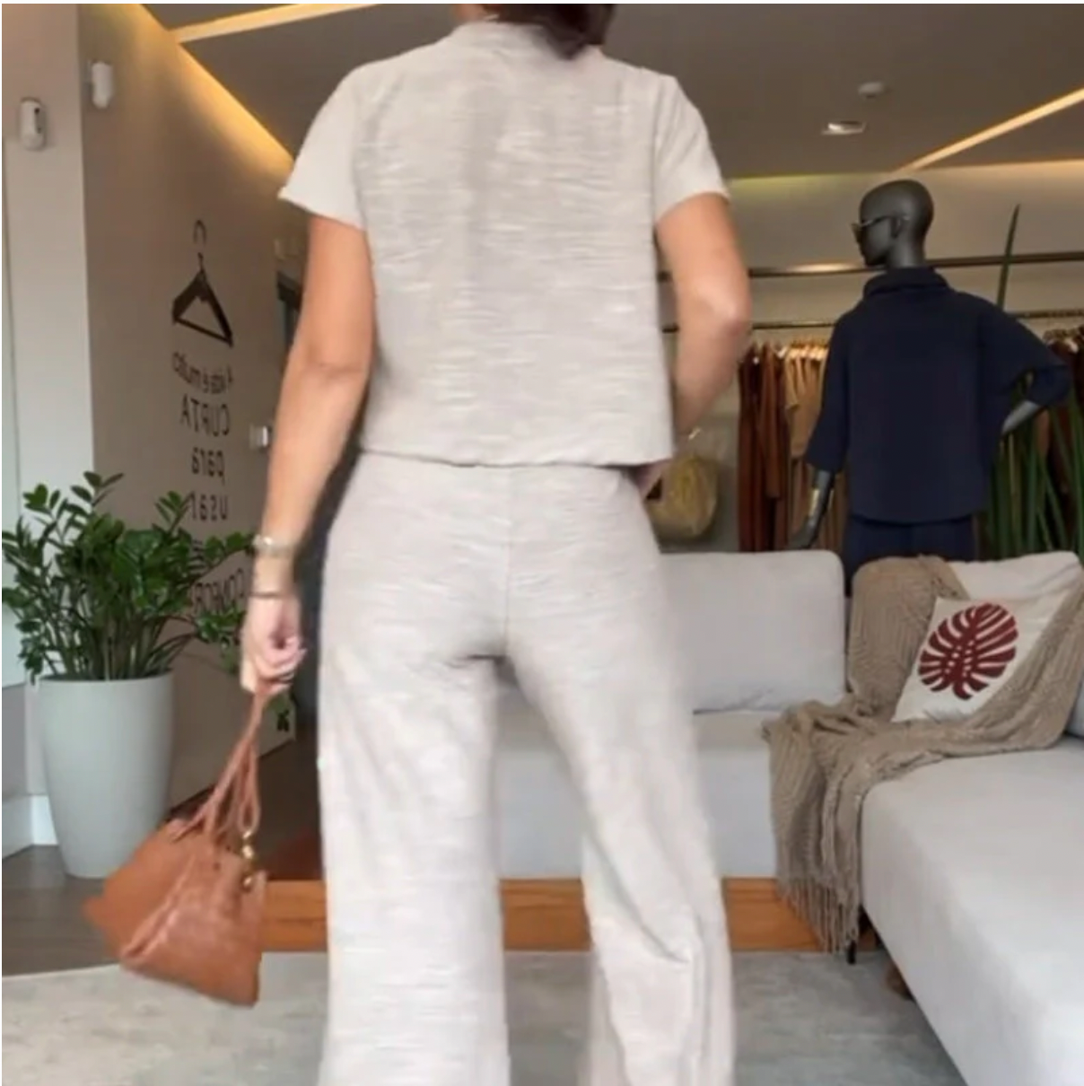 ⏳Limited time 50% off💥Women's two-piece set of plain short-sleeved tops and pants