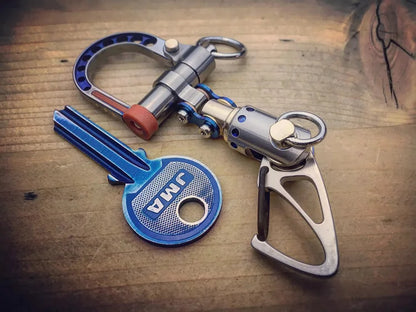 🔥Last Day 70% OFF🎁Handmade full metal cyberpunk keychain
