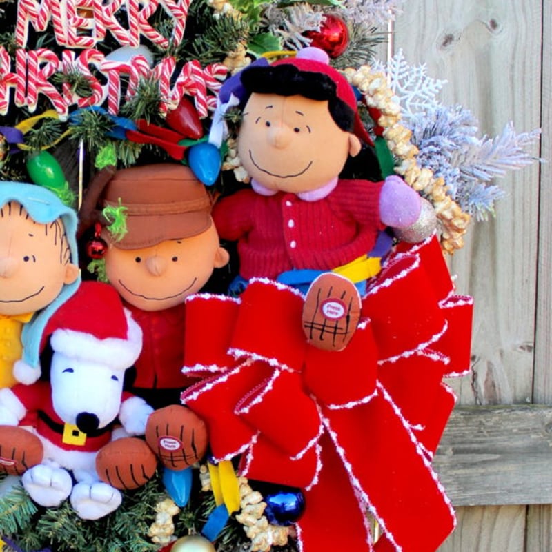 🔥Last 4 hours 57% OFF - 🏵️Peanuts Gang Christmas Wreath