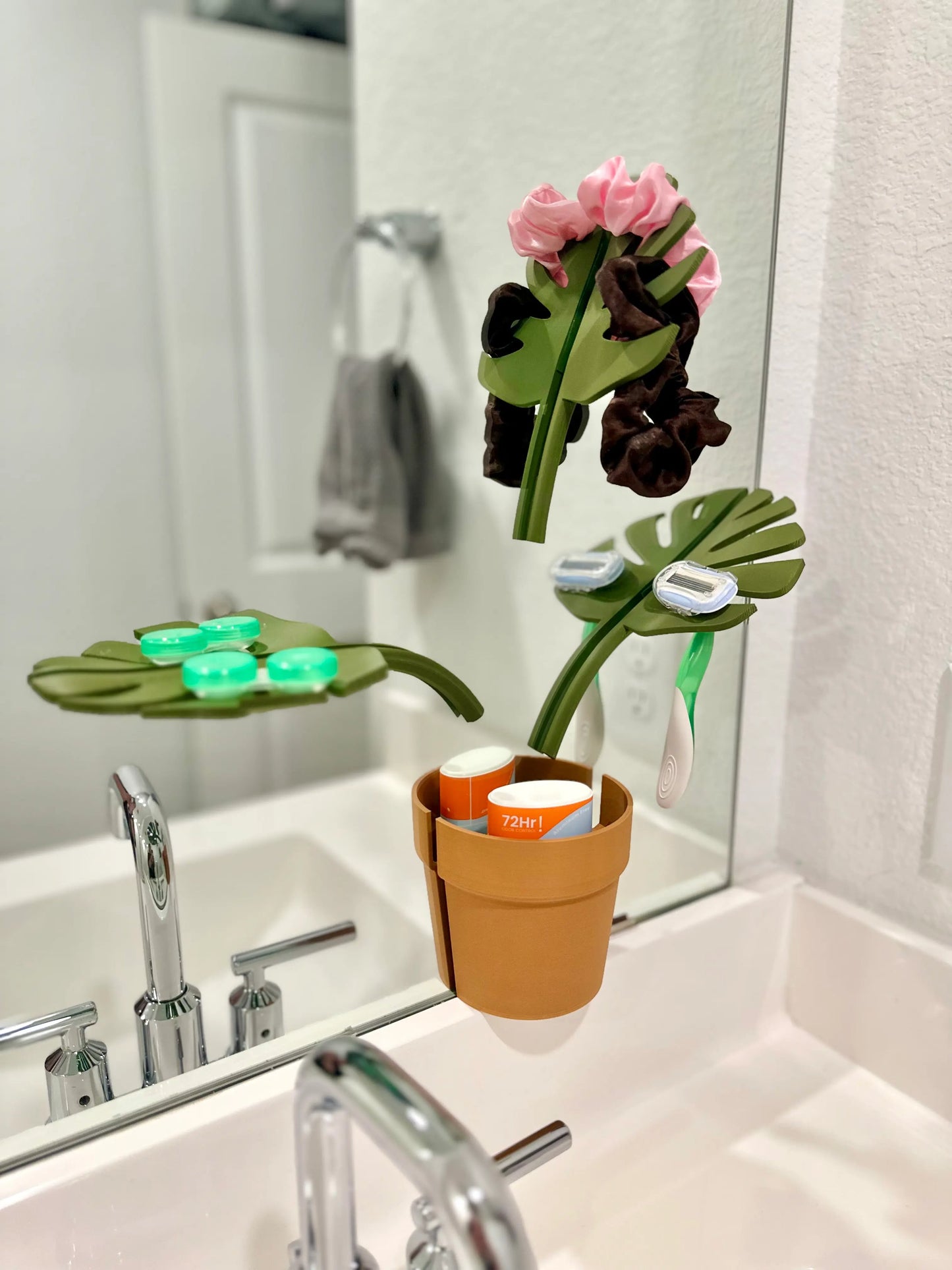 Mirror Monstera - Bathroom Organizer