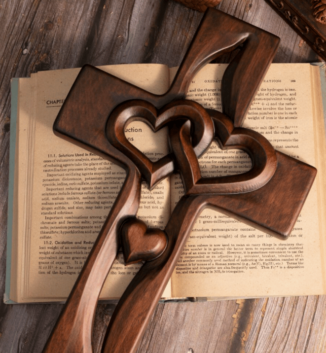 🔥Last Day Sale 49% OFF-❤️Intertwined Hearts Wooden Cross (Limited Handmade 100pcs)