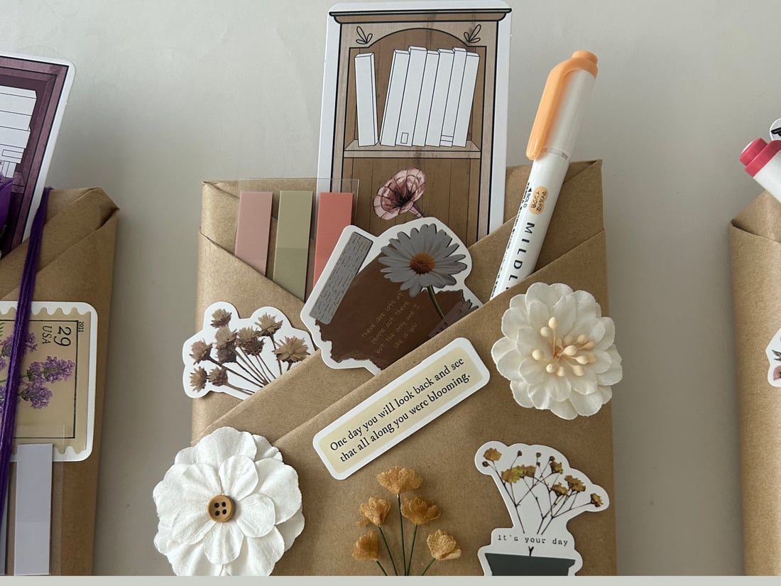 🎉2025 Big Sale🎄 -📚Blind Date with a Book