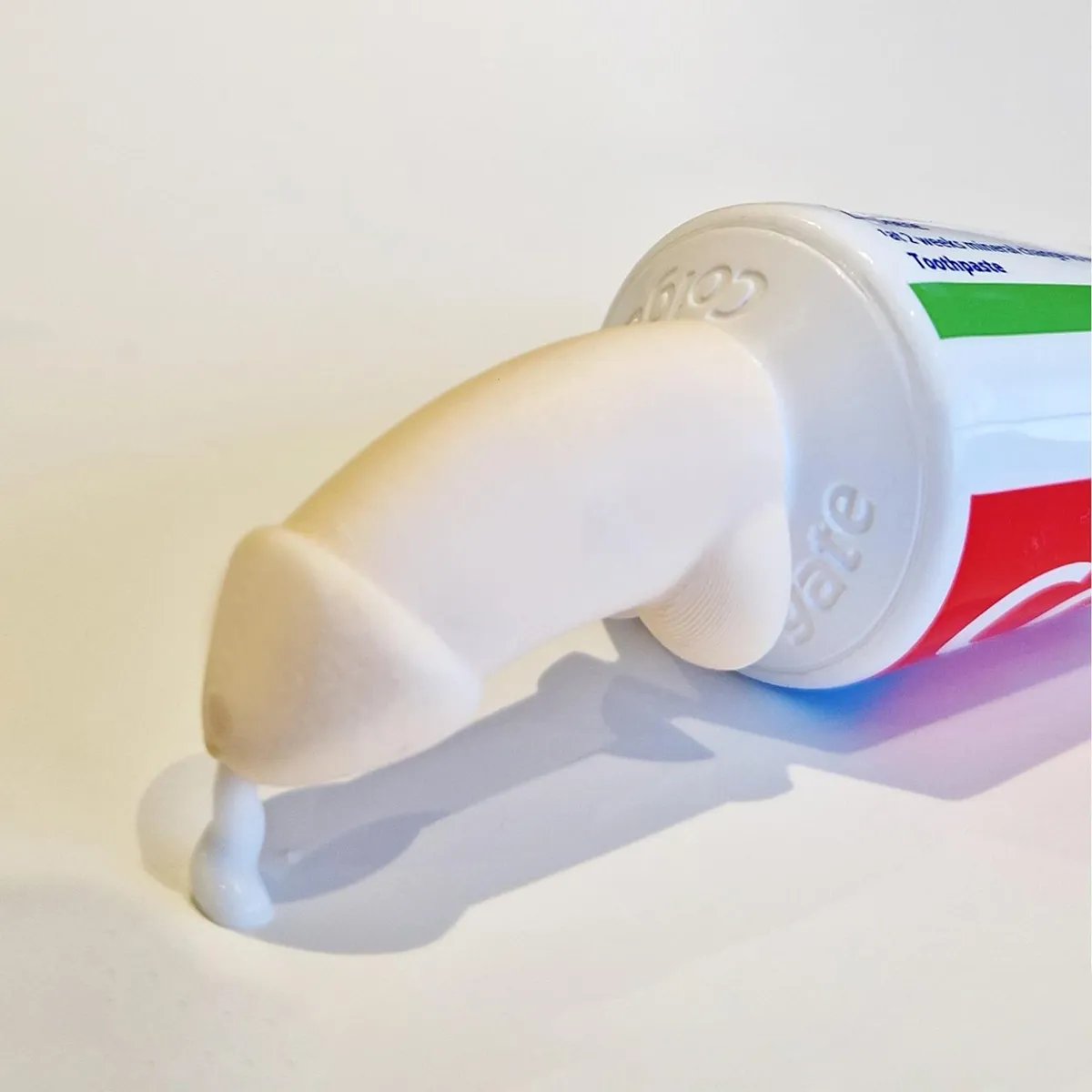 🤣 Hilarious "Surprise Squirt" Penis Toothpaste Dispenser