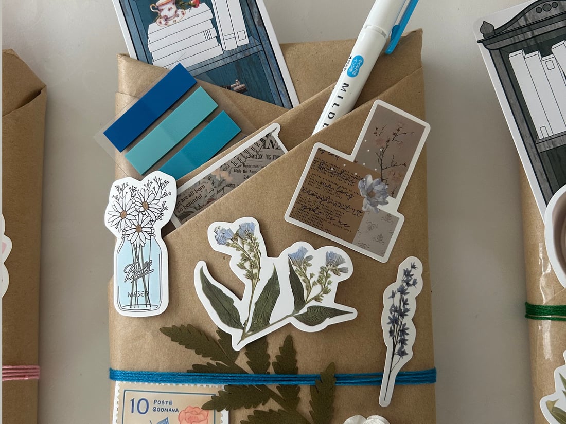 🎉2025 Big Sale🎄 -📚Blind Date with a Book