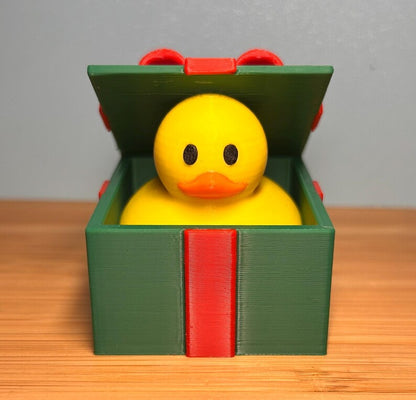 🦆🎁 Adorable Duck in a Present Ornament
