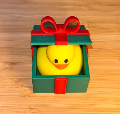 🦆🎁 Adorable Duck in a Present Ornament