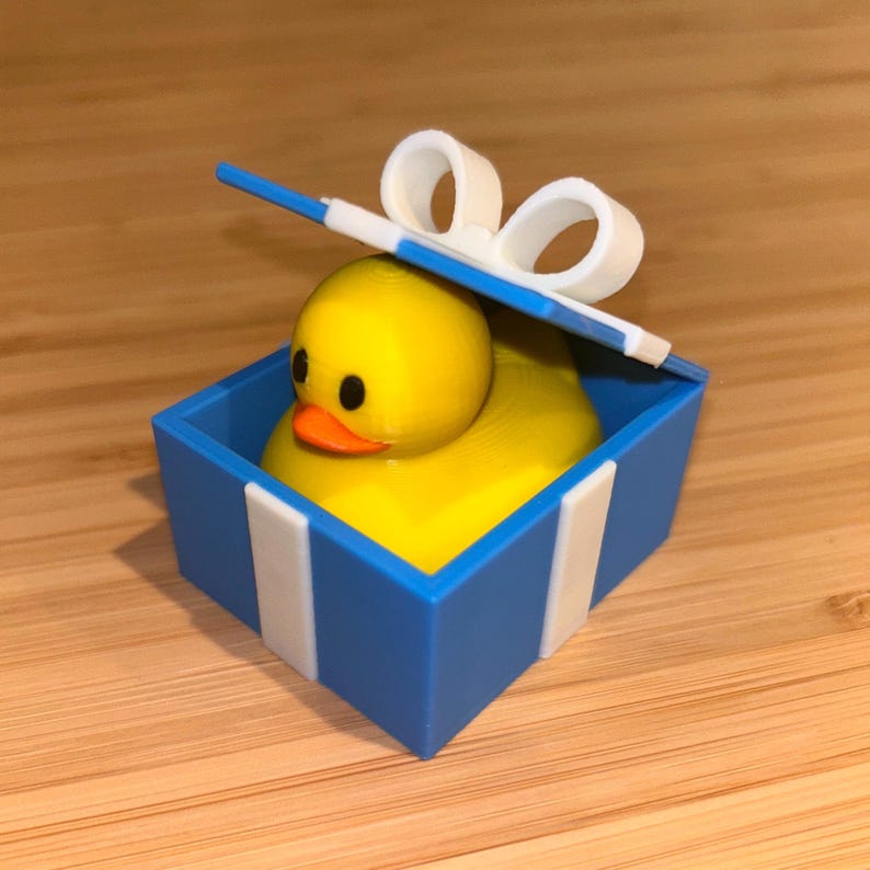🦆🎁 Adorable Duck in a Present Ornament