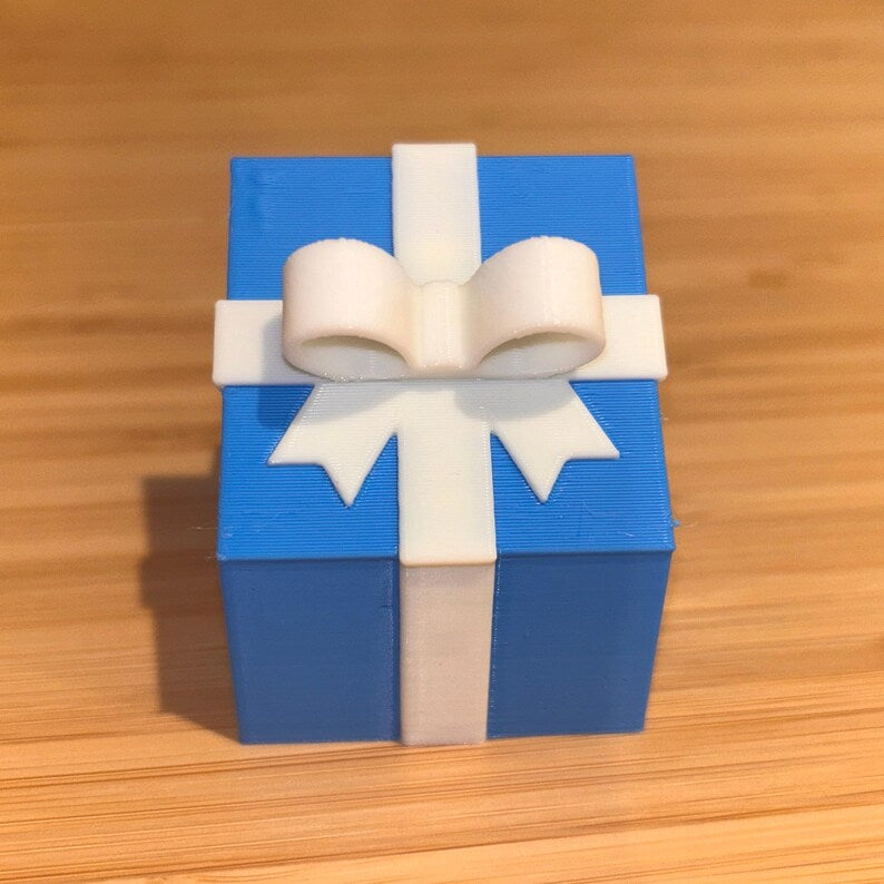 🦆🎁 Adorable Duck in a Present Ornament