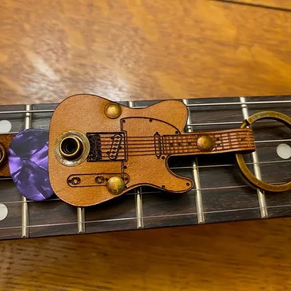 🎸Leather Guitar Pick Holder Keychain